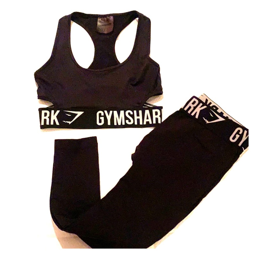Gymshark Cropped Pants & Cut Out Bra